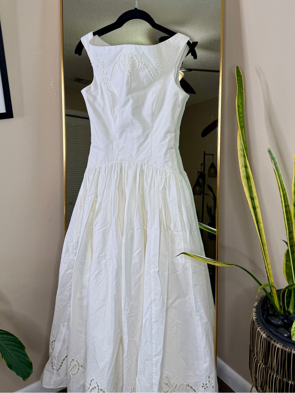 House of Cb LAUREN White Cotton Broderie Anglaise Boat Neck Maxi Dress - Picture 7 of 11